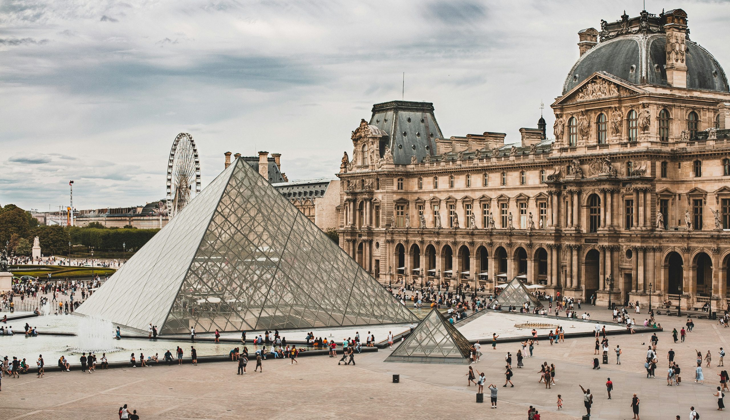 Louvre Museum in Paris Louvre Museum in Paris