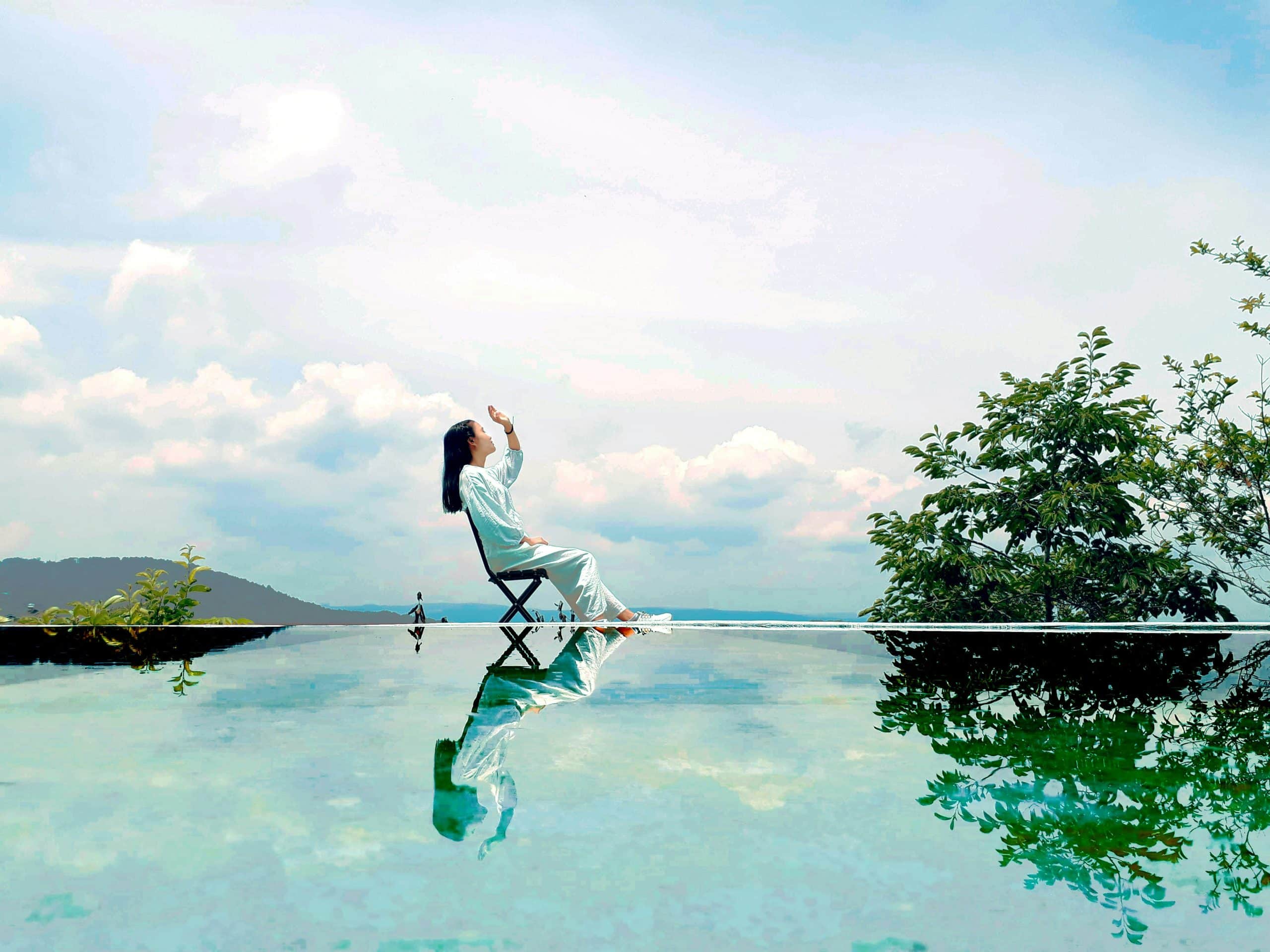 Luxury wellness retreat in Koh Samui, Thailand, with infinity pool overlooking the sea at sunset.
